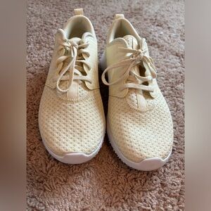 Nike women’s yellow golf shoes